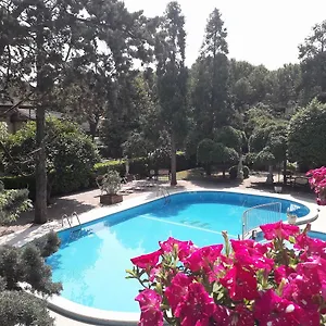 New Tiffany's Park Hotell